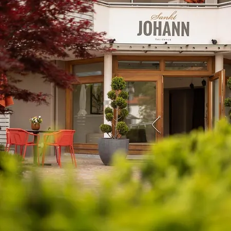 Sankt Johann & アパートホテル プラート・アッロ・ステルヴィオ