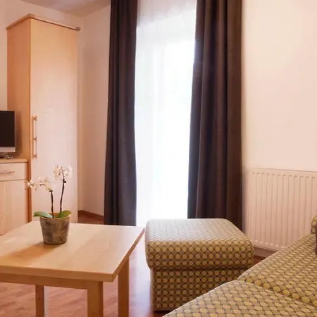 Sankt Johann & 3*